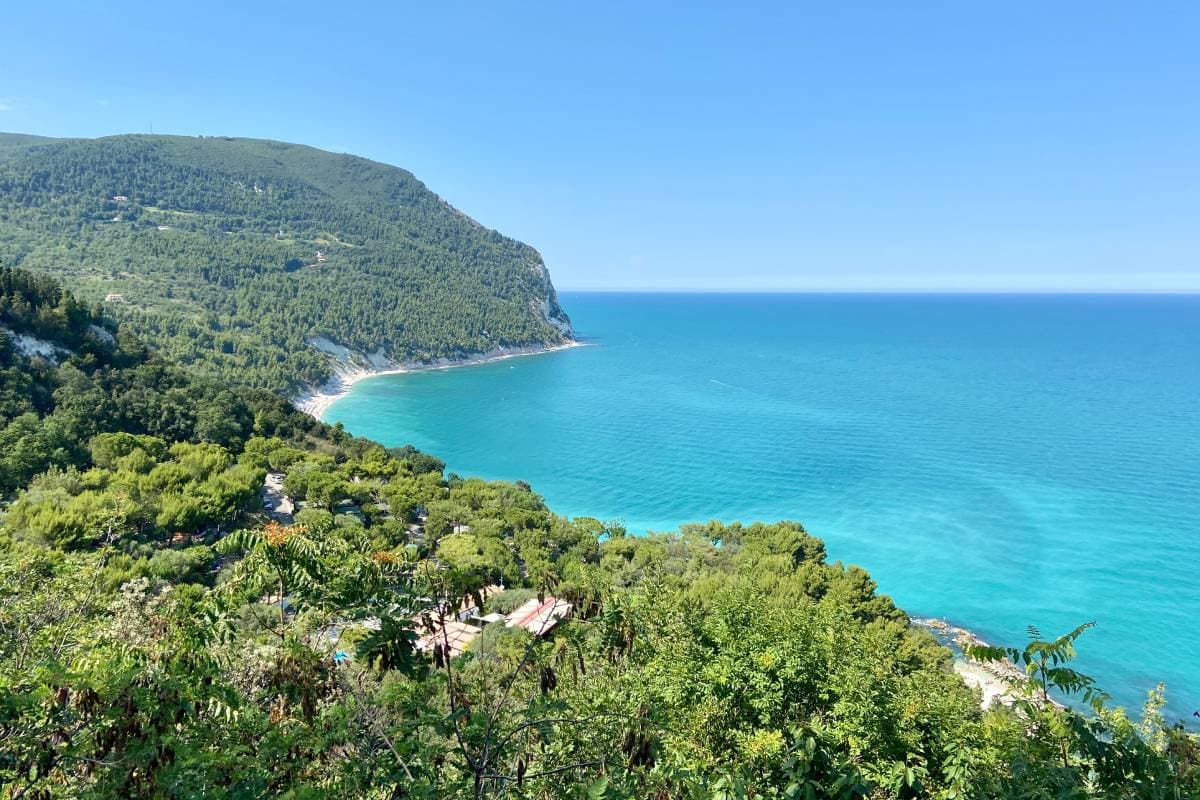 Le più belle spiagge del Conero presenti su Spiagge.it