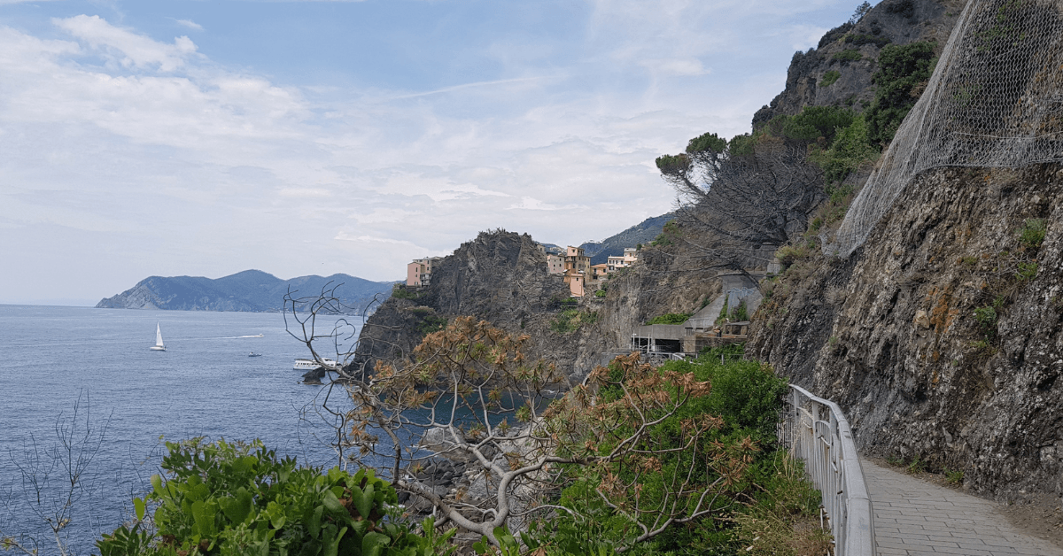 Trekking nelle Cinque Terre: i 5 percorsi imperdibili per il 2024