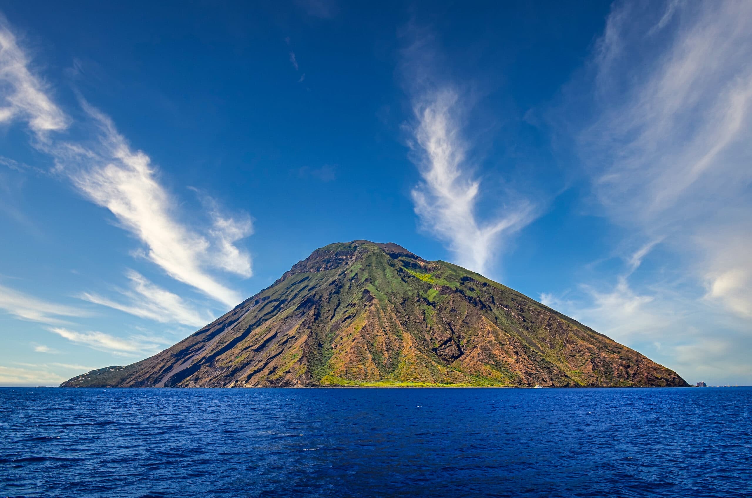 Le spiagge più belle di Stromboli: Guida Completa 2026
