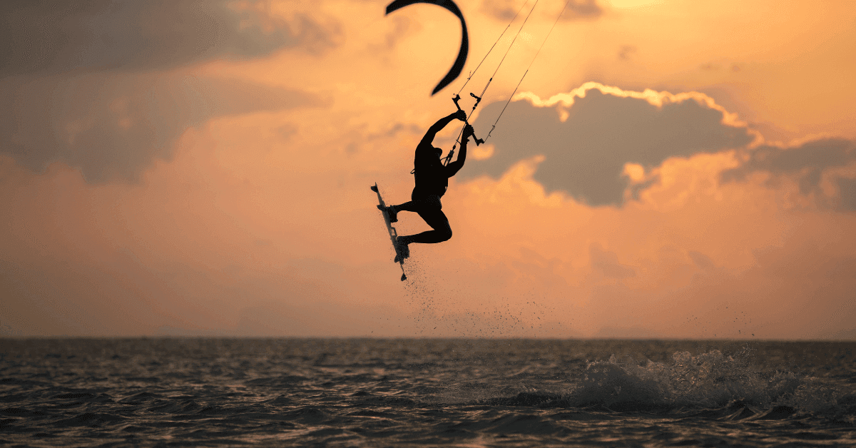 Kitesurf in Liguria: le spiagge migliori per vivere l’emozione del volo sull’acqua