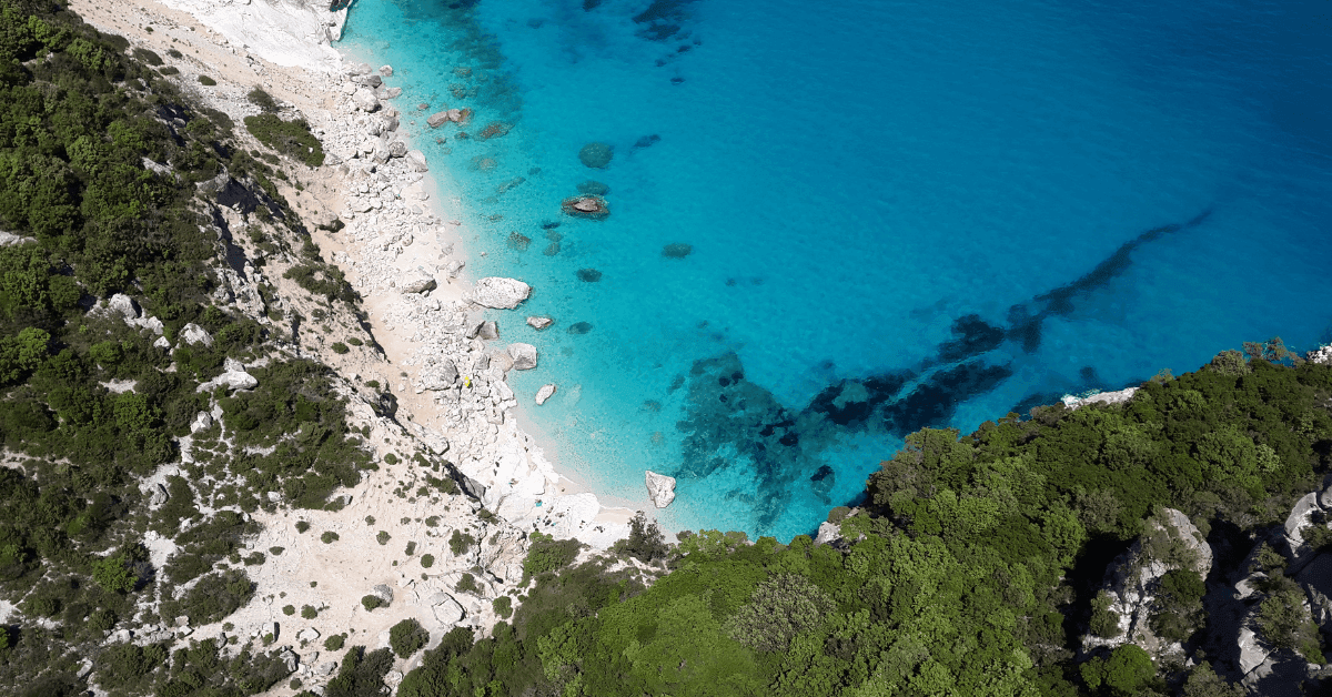 Le Spiagge più belle della Costa Verde: foto e mappa