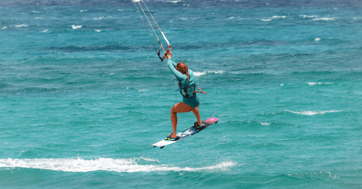 Kitesurf in Puglia: le spiagge migliori per vivere l’emozione del volo sull’acqua